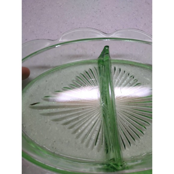 Vintage green depression glass divided relish tray with metal holder - Picture 5 of 9